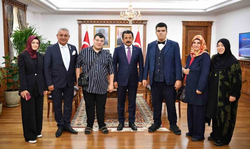 Kırşehir'de el emeği ürünler Üreten Eller Sokağı'nda sergilendi