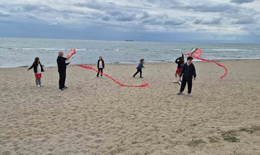 Çocukların umut dolu uçurtma etkinliği: Gazze için barış mesajları