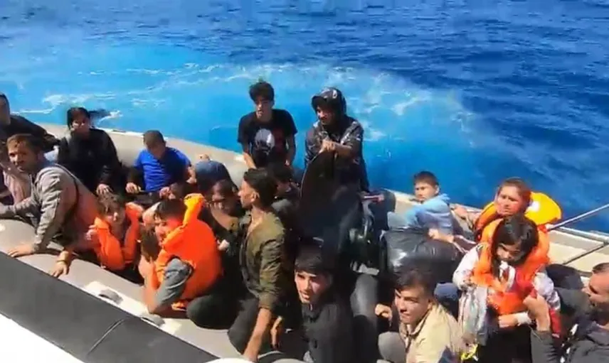 Didim açıklarında düzensiz göçmen operasyonu: 21 kişi yakalandı