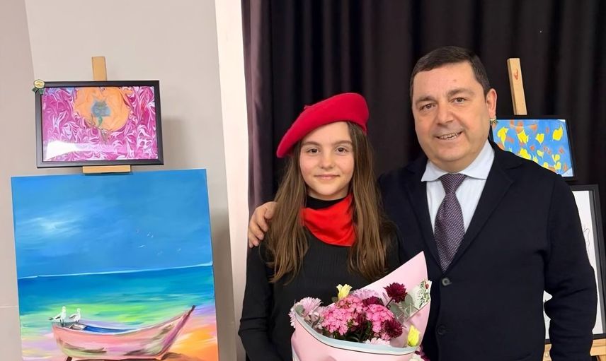 10 yaşındaki Nil'in fırçası LÖSEV'li kardeşlerine umut oldu
