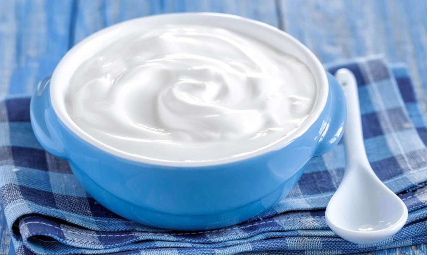 100 gram süzme yoğurt kaç kalori? Süzme yoğurt ne kadar tüketilmeli? Protein miktarı ile normal yoğurdu raflarda bırakacak süzme yoğurdun faydaları