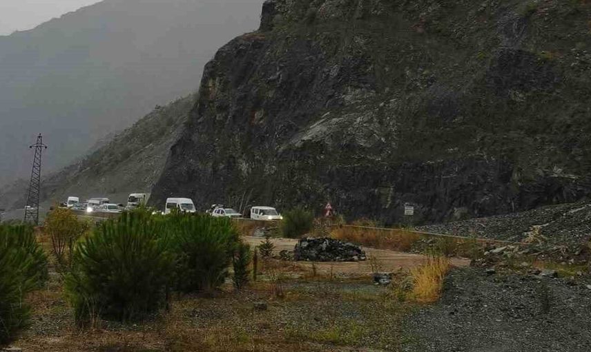 Artvin'de sağanak yağışlar heyelan ve sele yol açtı