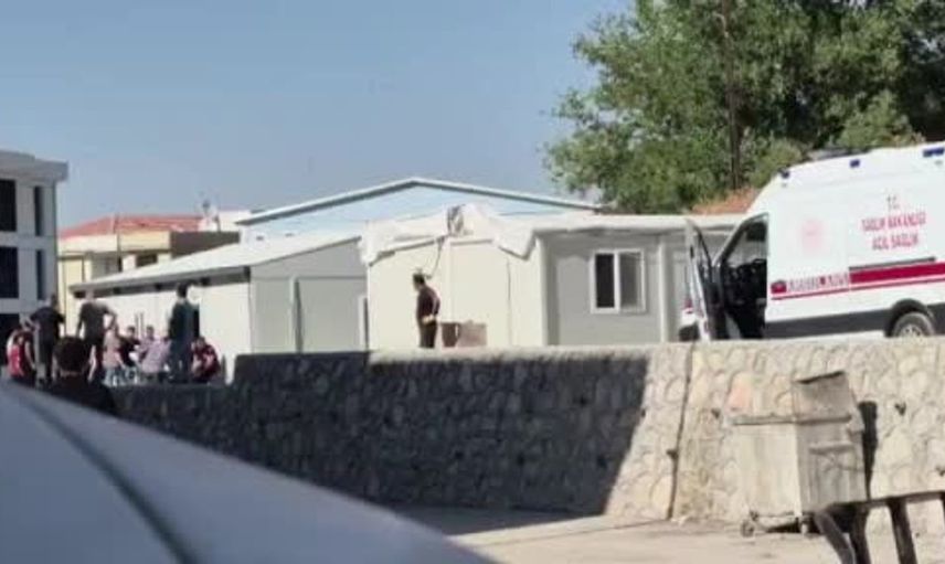 İnşaatta kafasını iş makinesine çarpan operatör hastaneye kaldırıldı
