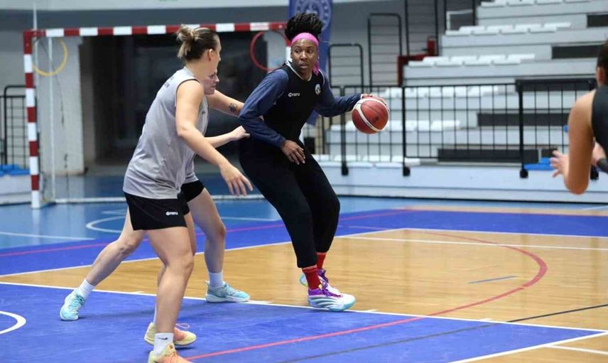 Turgutlu Belediyesi kadın basketbol takımı Süper Lig macerasına başlıyor