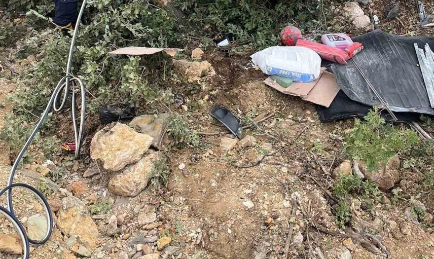 Mersin’de otomobil devrildi, sürücü hastaneye kaldırıldı