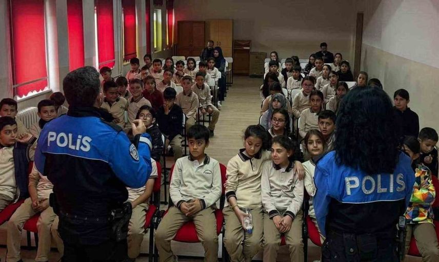 Erzincan'da çocuklara güvenlik eğitimi: polisler öğrencilere akıl dolu tavsiyeler verdi
