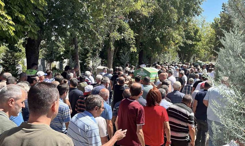 Kazanın ardından yaşlı çift son yolculuğuna uğurlandı