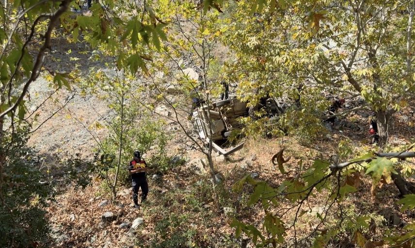 Osmaniye'de otomobil uçuruma yuvarlandı: 1 ölü, 1 yaralı
