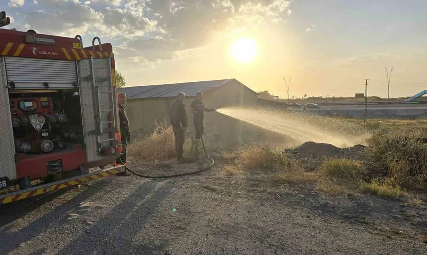 Muradiye'de örtü üstü yangın kontrol altına alındı