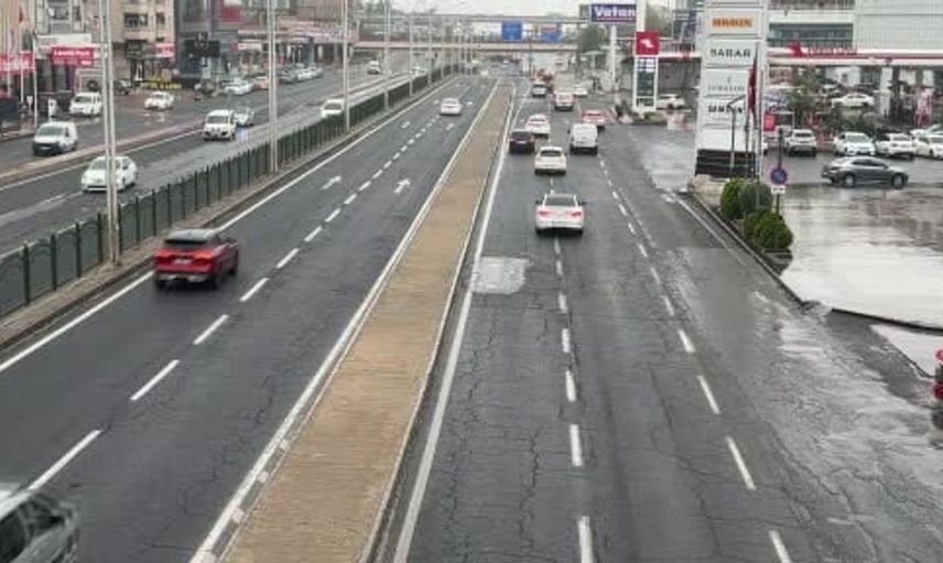 Diyarbakır'da sağanak yağış hayatı olumsuz etkilemeye devam ediyor