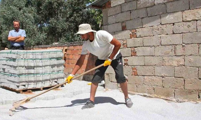 Tire’ye 20 bin metrekare kilit parke taşı desteği