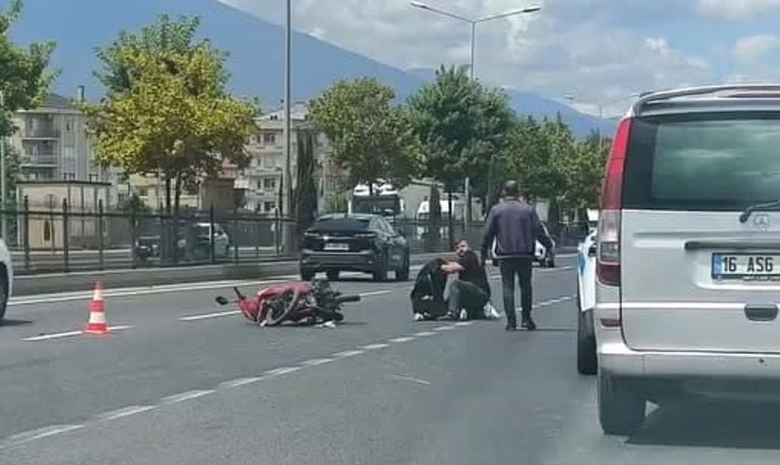 Bursa İnegöl'de otomobilin motosiklete çarpması sonucu 2 kişi yaralandı