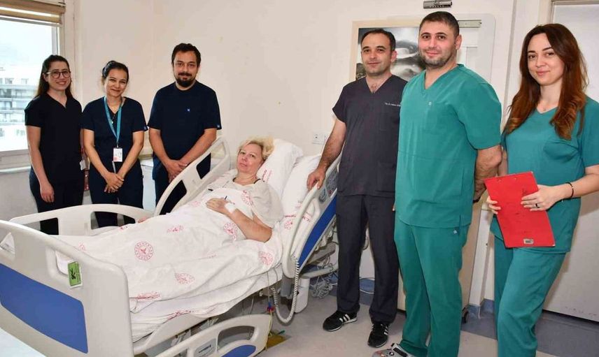 12 Kilogramlık Yumurtalık Kitlesi Başarıyla Alındı
