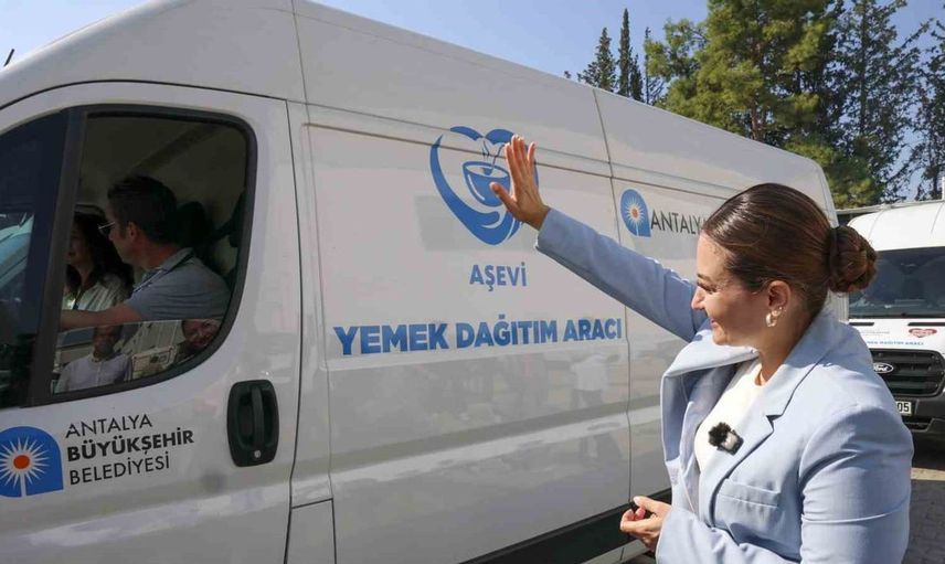 Büşra Özdemir: aşevimiz sıcak yemeklerle binlerce aileye ulaşmaya devam ediyor
