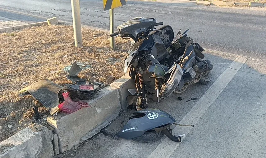 Manavgat’ta kırmızı ışık ihlali nedeniyle motosiklet kaza yaptı: 1 yaralı