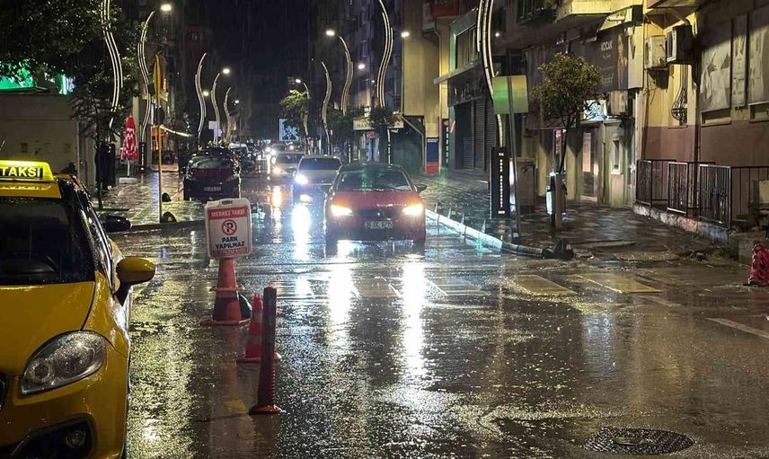 Bolu'da etkili sağanak yağış, günlük yaşamı olumsuz etkiledi