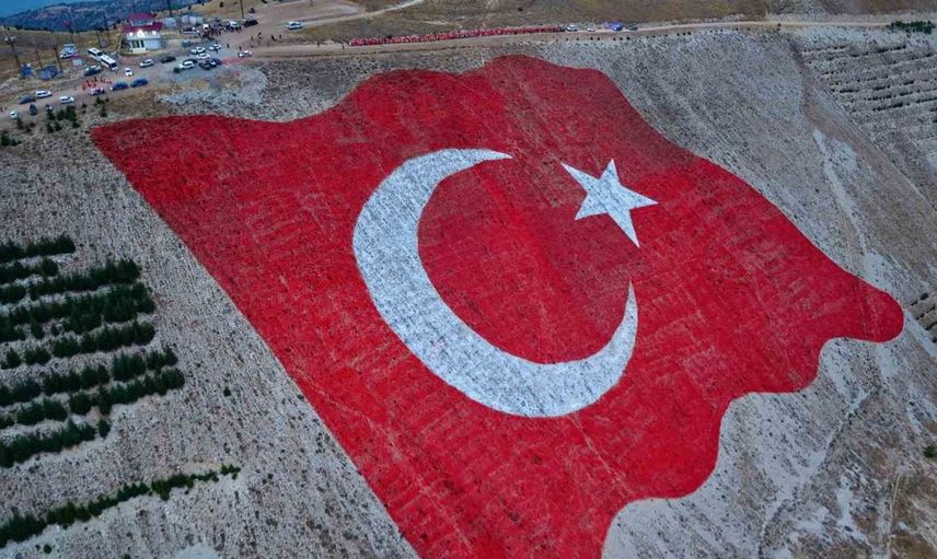 Kahramanmaraş’ta bayrağa saygı yürüyüşü ile zafer coşkusu yaşandı