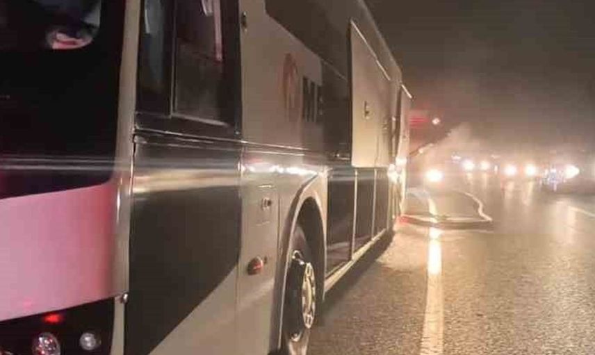 Balıkesir'de seyir halindeki otobüsün motorunda yangın çıktı
