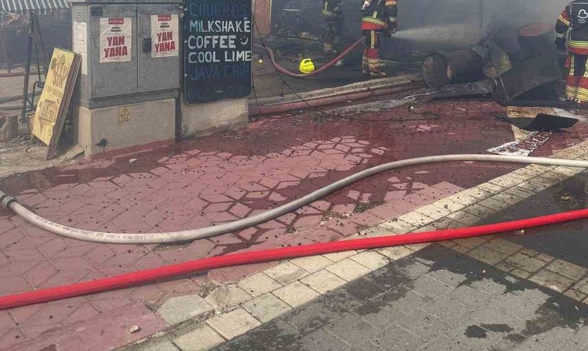 Edremit'teki iş yerlerinde çıkan yangın, itfaiye müdahalesiyle söndürüldü