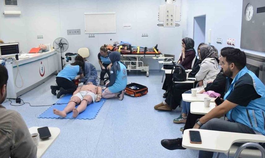 Elazığ'da UMKE personeline acil durumlar için ileri yaşam desteği eğitimi verildi