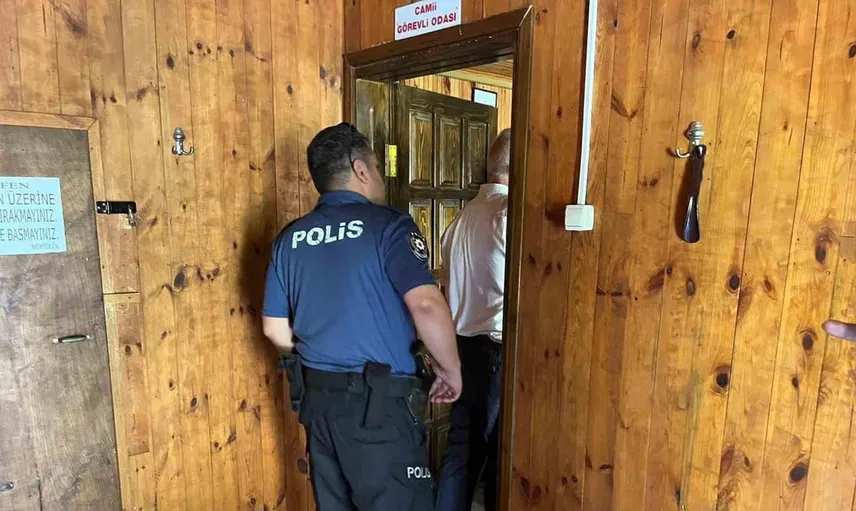 Sinop'taki tarihi camide şüpheli olaylar: İmam odası zorlandı, elektrik kesildi