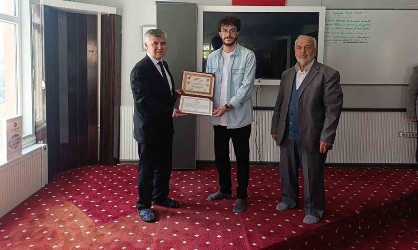 Korkuteli'nde hafızlık eğitimini tamamlayan öğrencilere ödül coşkusu