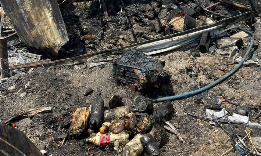 Hasanlar mezrasındaki yangında köy evi ve traktör zarar gördü