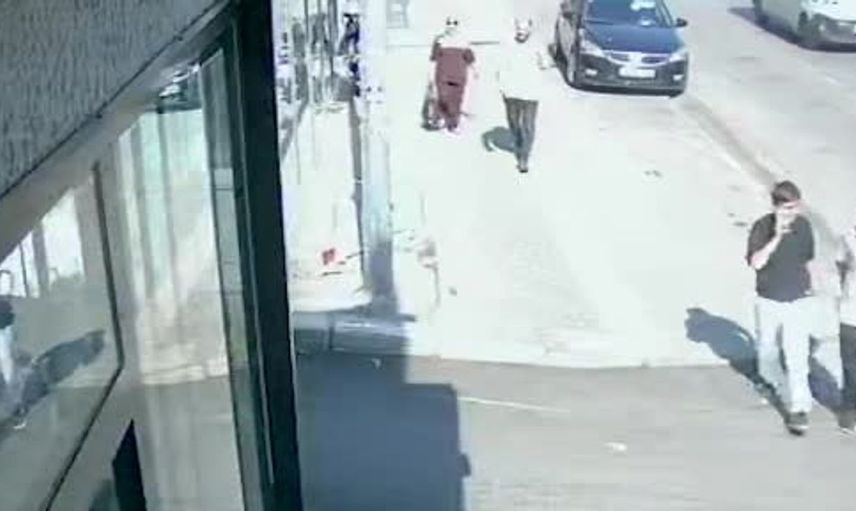 Bursa'da silahlı ve sopalı saldırı: Eşinin gözleri önünde yaralandı