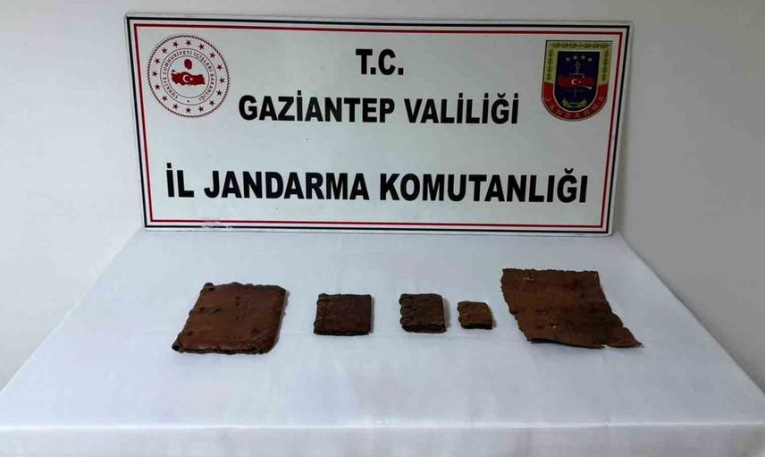 Gaziantep'te tarihi eser kaçakçılarına ağır darbe: 5 İbranice kitap ele geçirildi