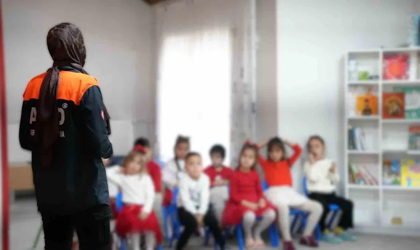 Miniklerin güvenliği için deprem ve yangın tatbikatı gerçekleştirildi