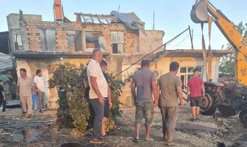 Yangın faciası eşiğinden dönüldü: Sürücüsüz traktör mahallede facia yarattı