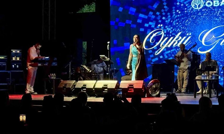 Öykü Gürman'dan Bodrum'da unutulmaz konser, sahnede doğum günü sürprizi