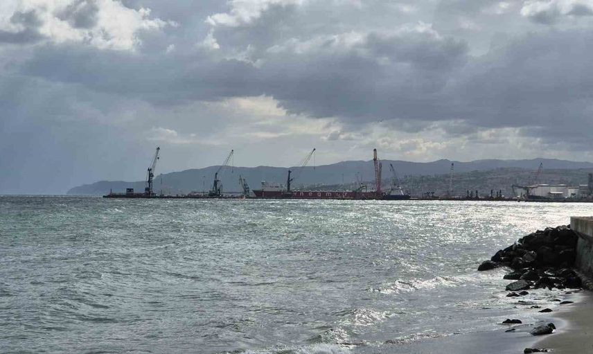 Tekirdağ'da balıkçılar fırtınayla mücadele ediyor