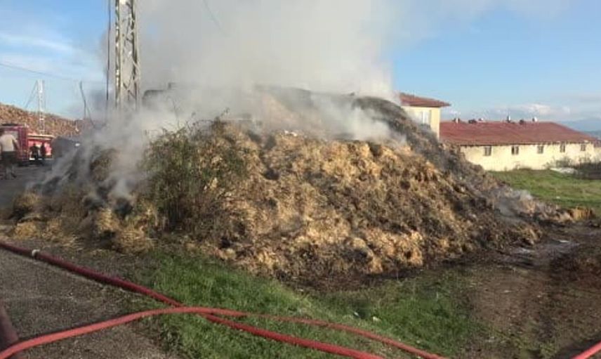 Kastamonu'da önemli yangın: 8 bin balya saman alevler içinde kaldı