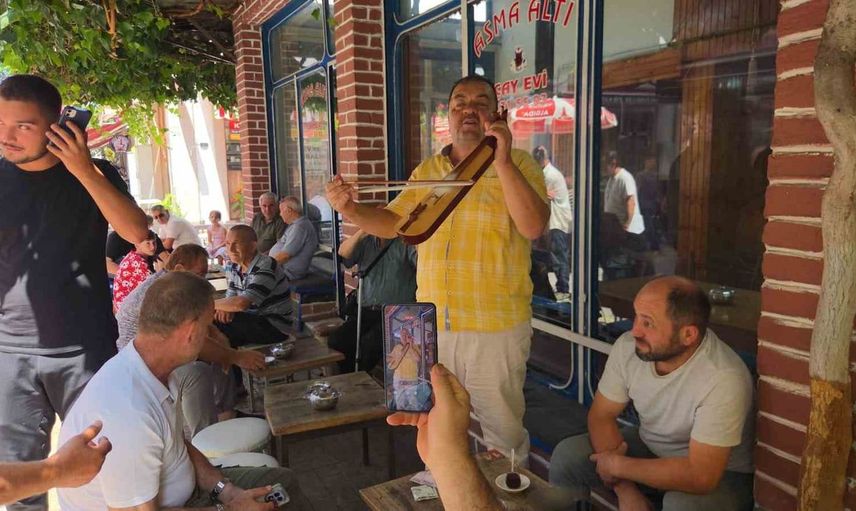 Samsun'da çay ocağında kemençe çalma geleneği canlanıyor