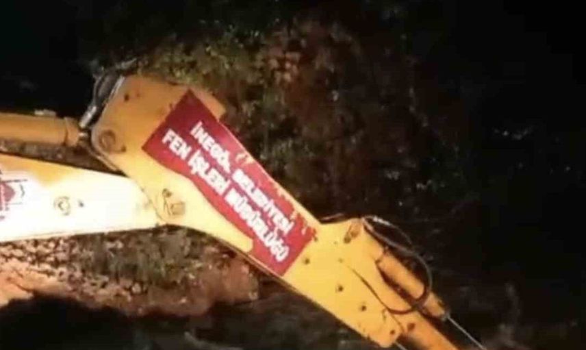Bursalı sürücüler köprü çökmesi nedeniyle mahsur kaldı: Kurtarma çalışmaları başarıyla tamamlandı