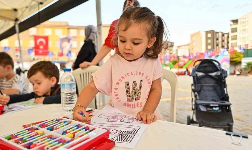 Bursa'da çocuklar eğlence dolu bir şenlik yaşadı