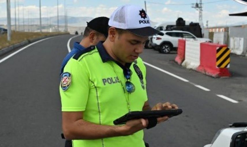 Kars'ta trafik denetimleri başladı: güvenli yolculuk için yavaşlayın
