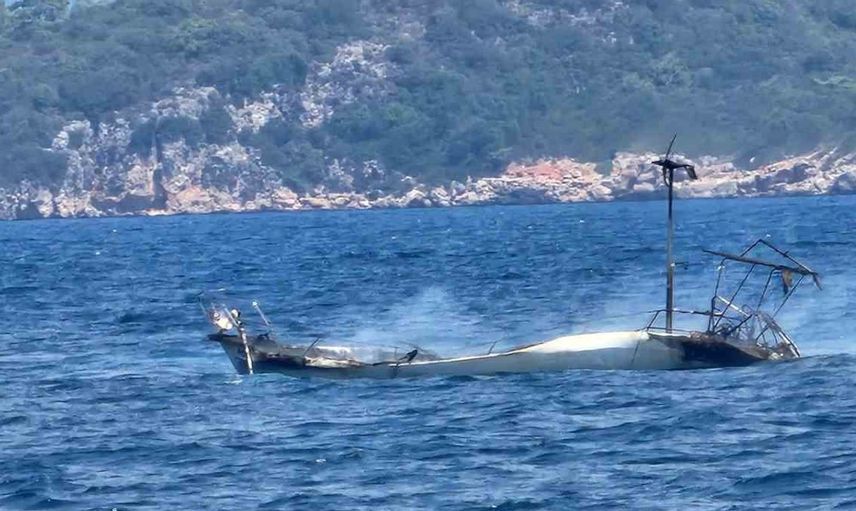 Marmaris'te demirli yelkenli teknede yangın çıktı