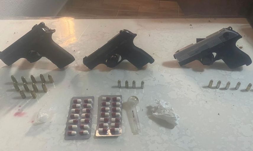 Mersin'de kasten yaralama suçundan aranan şüpheli, 4 tabanca ile yakalandı