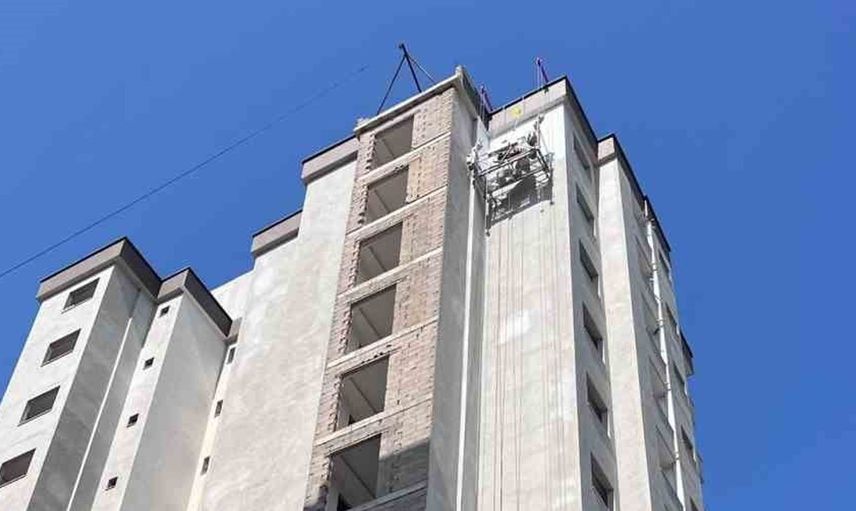 Adana'da inşaat işçileri 11. kattan itfaiye ile kurtarıldı