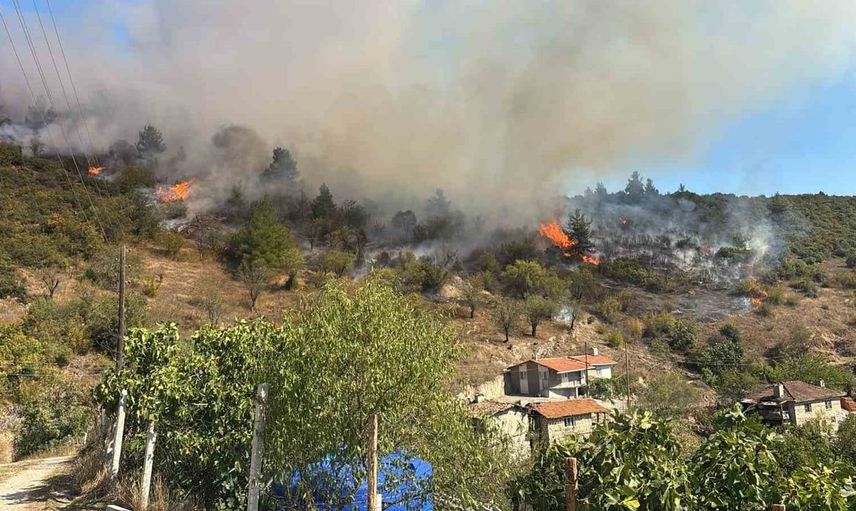 Büyükorhan orman yangınında müdahale devam ediyor