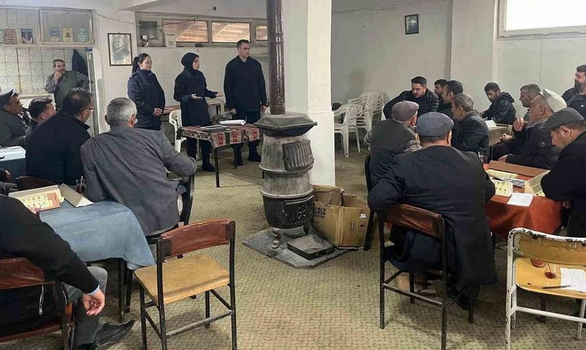 Jandarma silah ruhsatı sahiplerini bilinçlendiriyor: Afyonkarahisar'da seminer düzenlendi