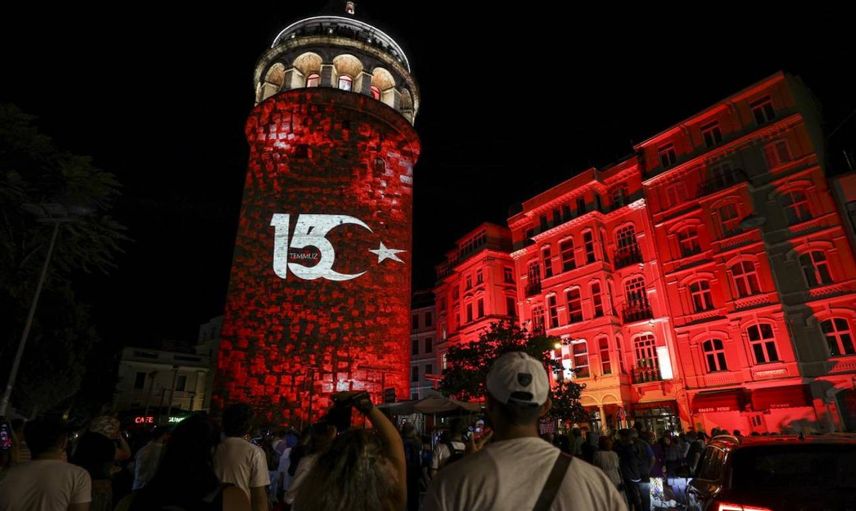15 Temmuz mapping gösterileri görüntüleri! İstanbul'da mappingle 15 Temmuz yad edildi