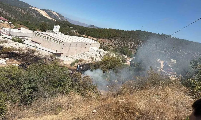 Bilecik'te mermer fabrikasında çıkan yangın ormana sıçramadan kontrol altına alındı