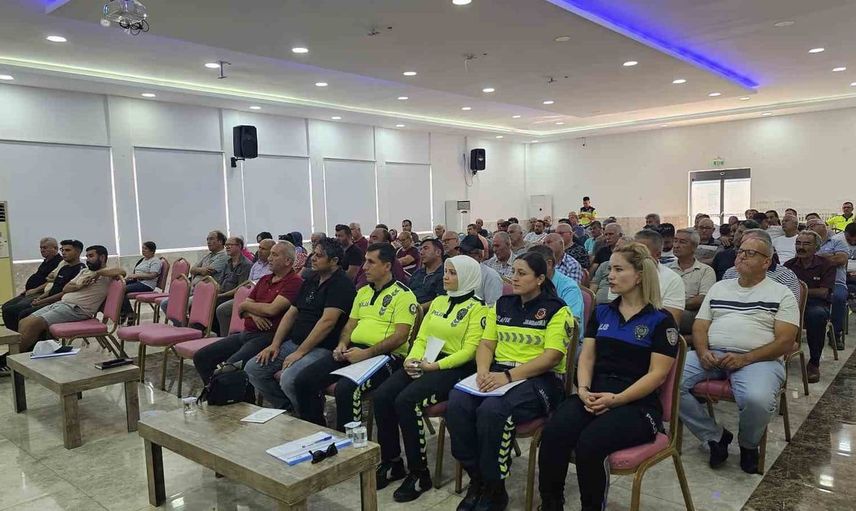 Silifke'de okul servis sürücülerine trafik güvenliği semineri