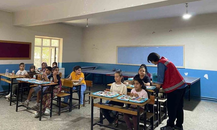 Türk Kızılay Muş Şubesi'nden öğrencilere yaz tatili ikramı