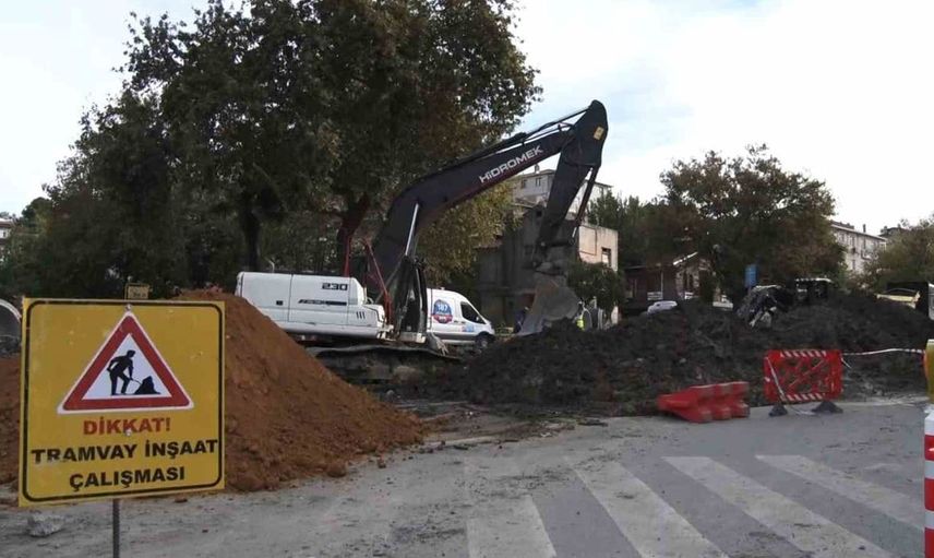 İstanbul’da altyapı çalışması sırasında doğalgaz borusu patladı, esnaf panik yaşadı