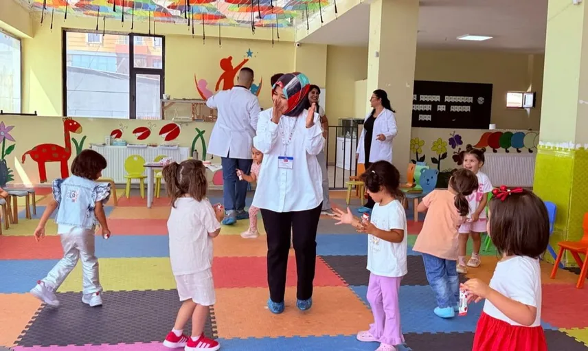 Minik sağlık elçileri: Yüksekova'da el hijyeni ve ağız-diş sağlığı eğitimi verildi