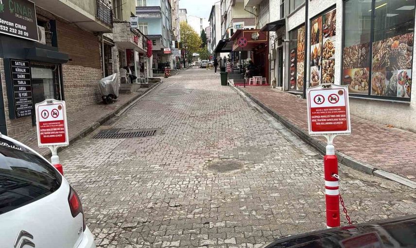Bilecik'te yayalar için ulaşım kolaylığı: Yunus Emre Sokak trafiğe kapatıldı
